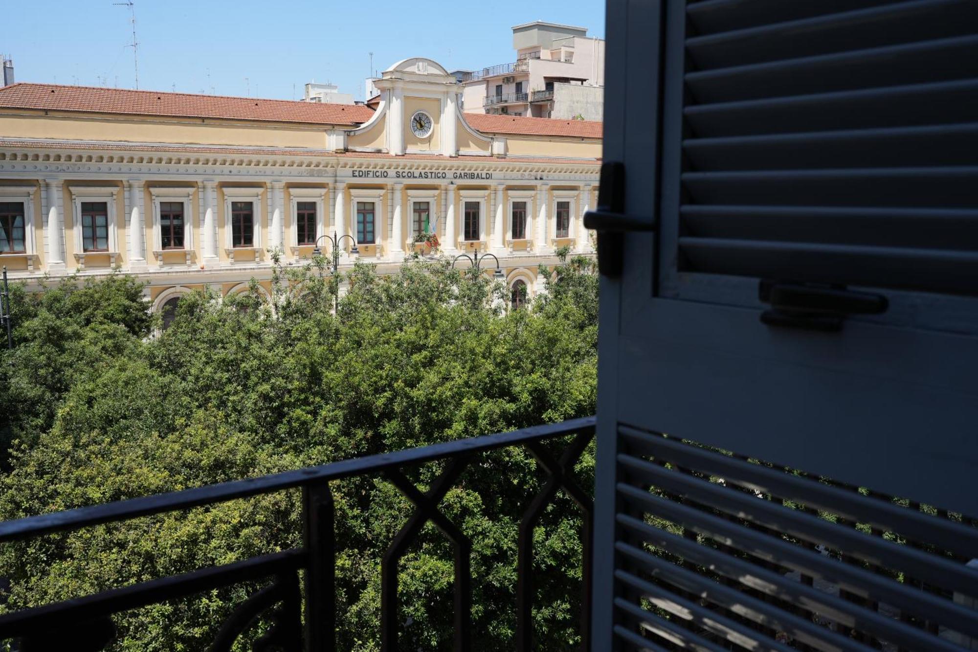 Palazzo Manzoni Apartments バーリ エクステリア 写真